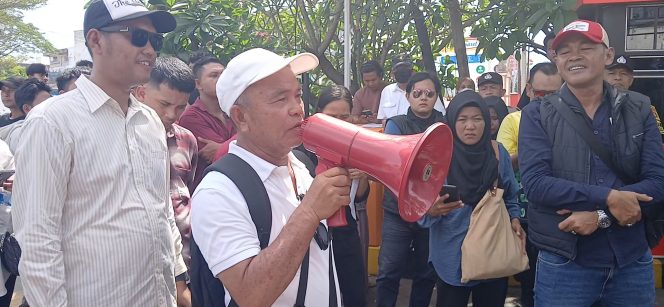 
 Massa POSE RI Demo di Depan MaxOne Hotel Palembang, Tuding Ada Penyerobotan Lahan