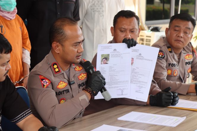 
 Kapolres Bangka Barat Ajak Pemerintah Desa Ilir Barat I Palembang Bekerja Sama Dalam Pengejaran Dua DPO