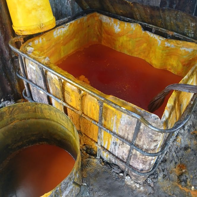 
 Foto : Bukti Crude Palm Oil yang ditampung (Dok. Pribadi/<em>KOMPASNEWS</strong></em>)