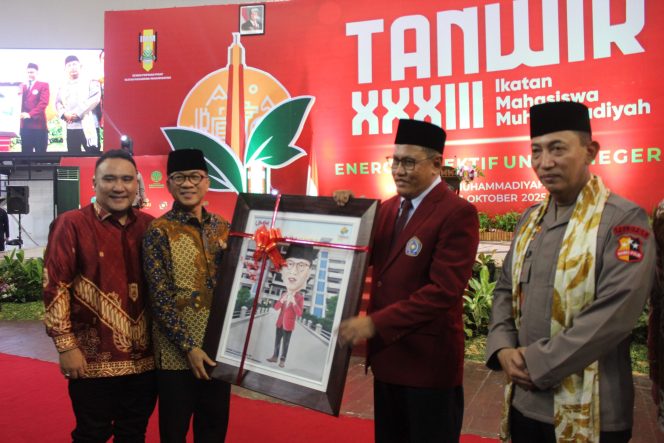 
 Mendes PDT Ajak IMM Bangun Desa dalam Penutupan Tanwir Malang