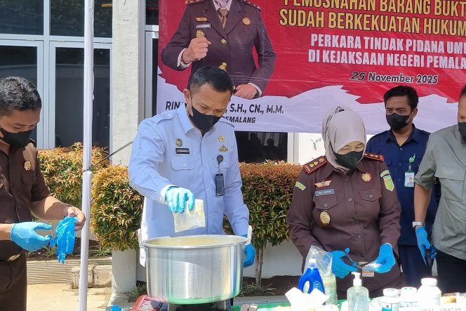 
 Pemusnahan Barang Bukti Oleh Kejaksaan Dihadiri Karutan Pemalang
