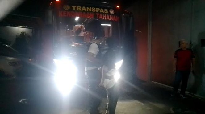 
 Jelang Tahun Baru Lapas Cipinang Pindahkan Belasan Warga Binaan Ke Nusakambangan