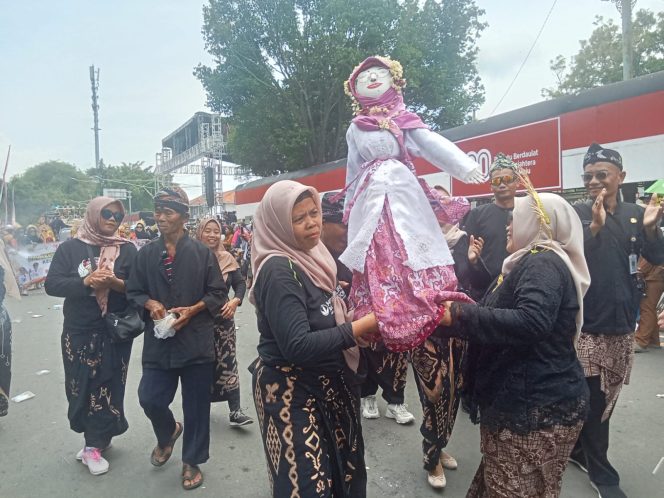 
 Boneka Brendung Media Pemamggil Hujan Budaya Daerah Pemalang