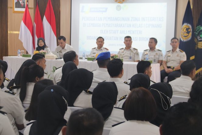 
 Lapas Cipinang Dapatkan Penguatan ZI Dari Staf Ahli Birokrasi