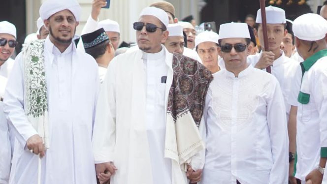 
 Ribuan Jamaah Bersatu Hadiri Maulid Akbar Habib Idrus Al Bahr Pekalongan Rizal Bawazier Serukan Persatuan